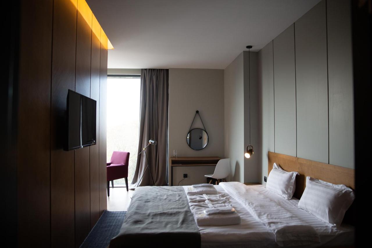 Eleven Hotel And Hall Алматы Экстерьер фото