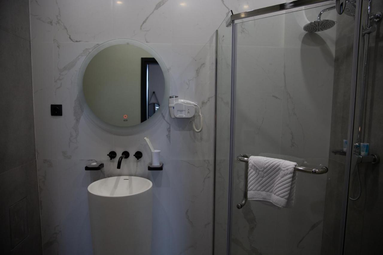Eleven Hotel And Hall Алматы Экстерьер фото